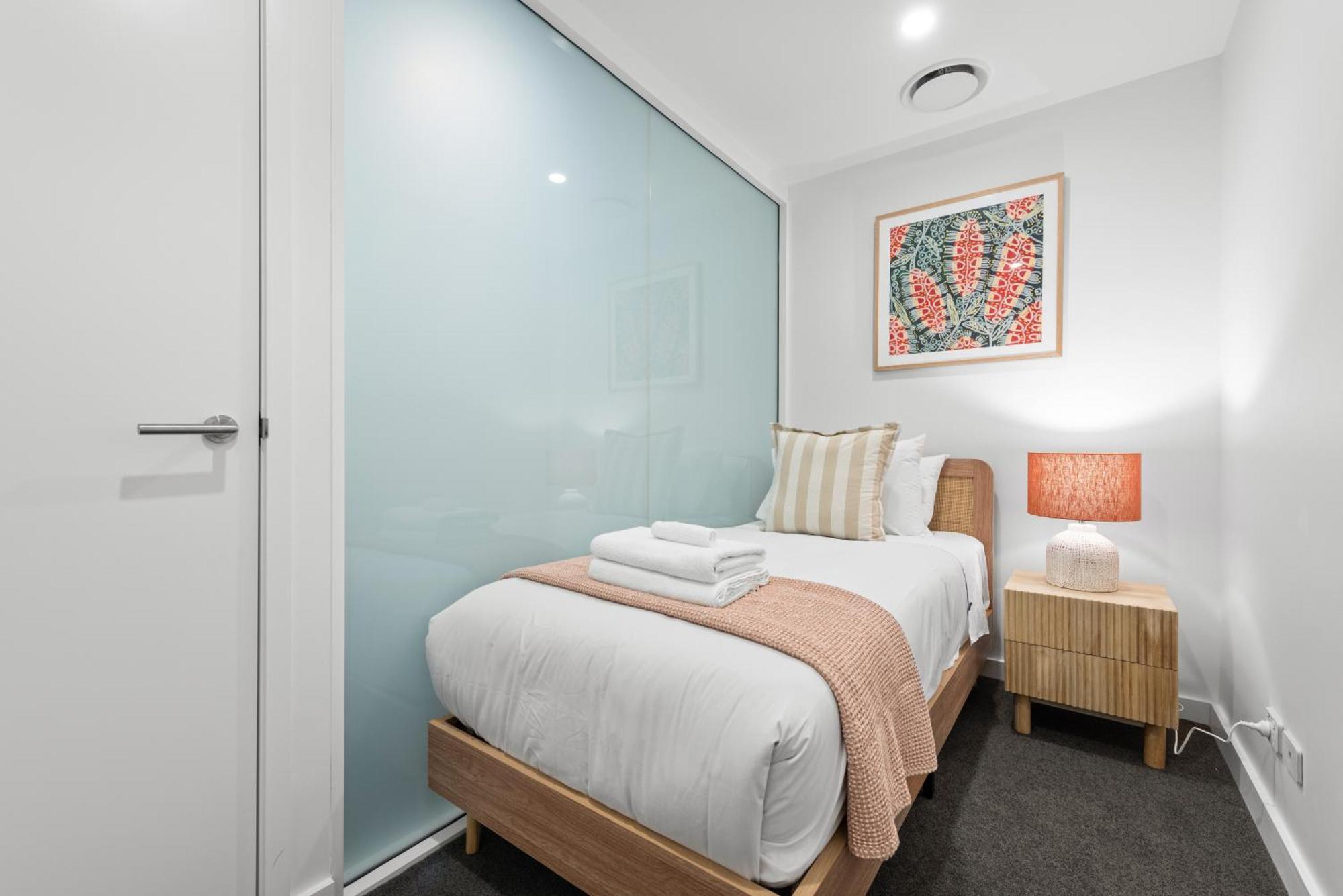 Bright And Cozy 2br With Pool, Gym And Parking! Brisbane